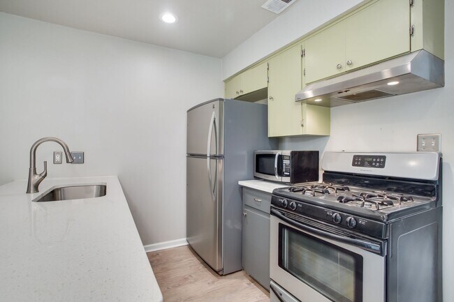 Building Photo - 2300 Trailside Dr