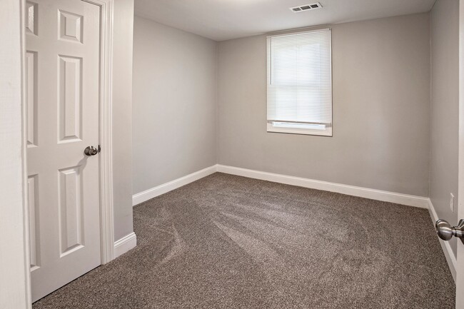 Building Photo - Gwinhurst - Fully updated 4 bedroom, 2 bat...