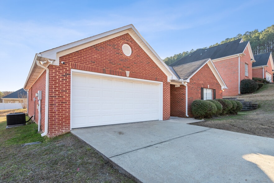 Building Photo - 5547 Matt Aaron Ln