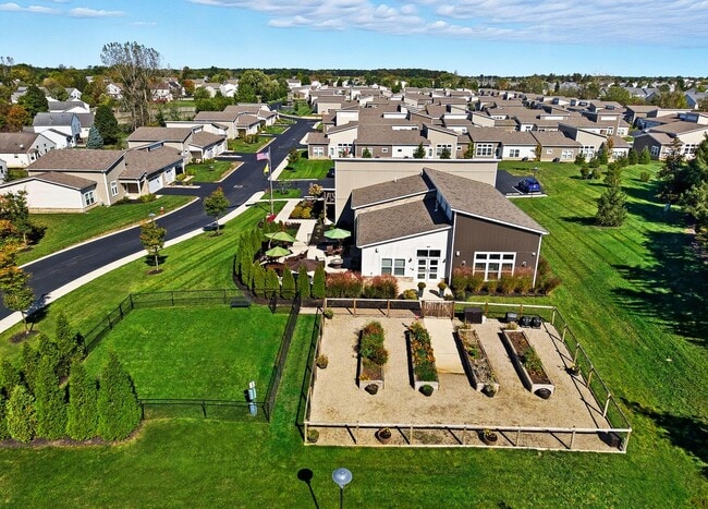 Building Photo - 933 Persimmon Ln