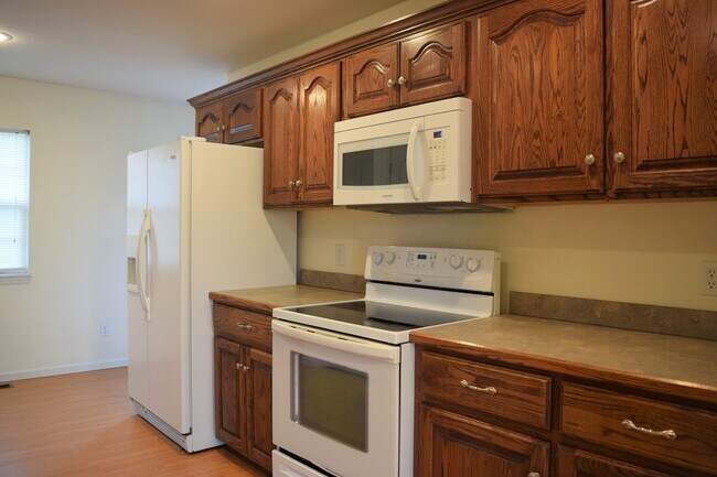 Building Photo - 3-Bedroom Home with Room to Roam – Fenced In Backyard