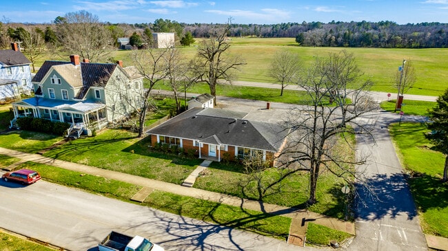 Building Photo - 17 Barnhardt Cir