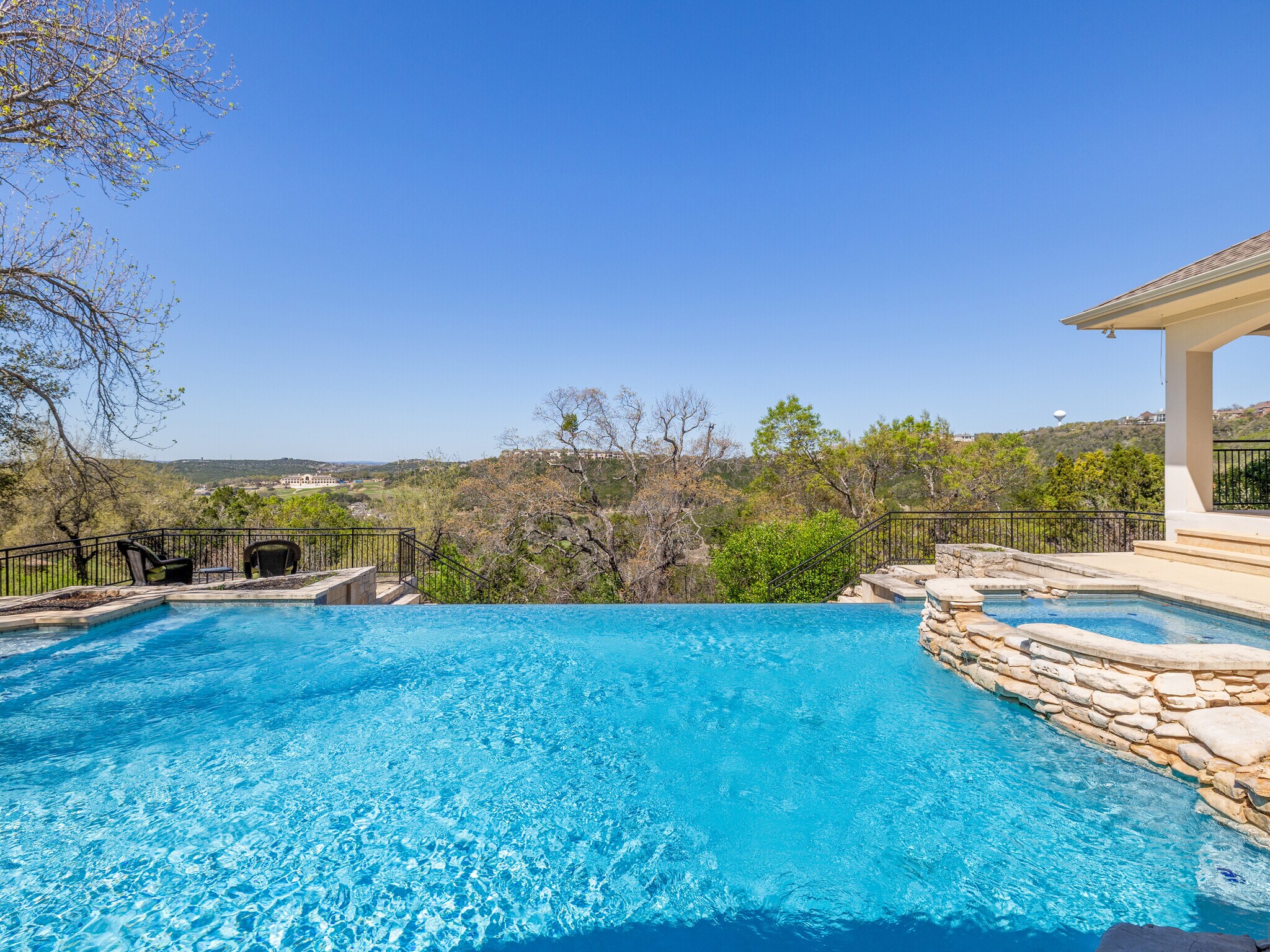 Building Photo - 9805 Big View Dr