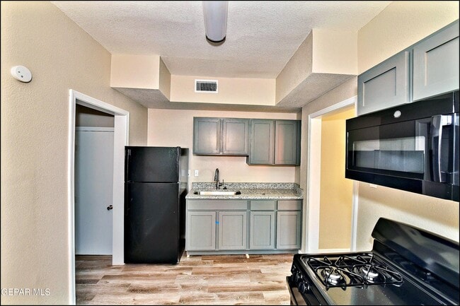 Building Photo - 615 Arizona Ave