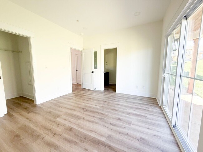 Building Photo - Tristan Style 3-Bedroom w/ Flex Room + Summer Special