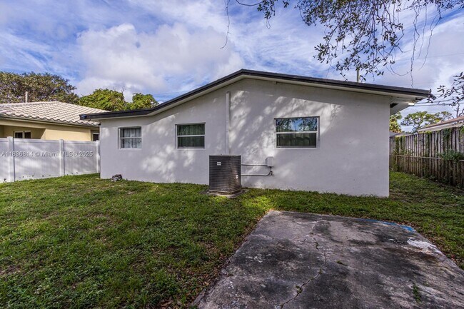 Building Photo - 2784 NW 9th St