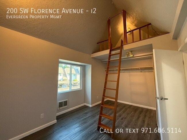 Building Photo - 200 SW Florence Ave