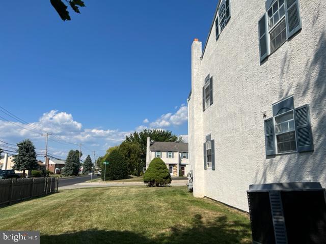 Building Photo - 221 Lawndale Ave