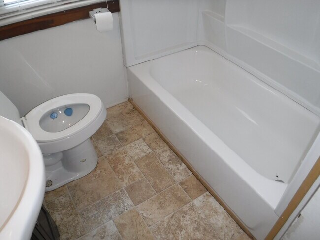 Building Photo - 1545 Atlantic St NE