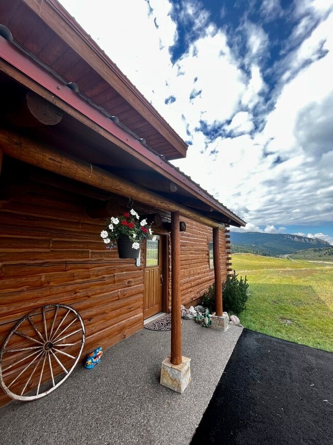Building Photo - Fully Furnished Cabin Available - 10 Minut...