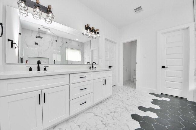 Building Photo - 1816 West St