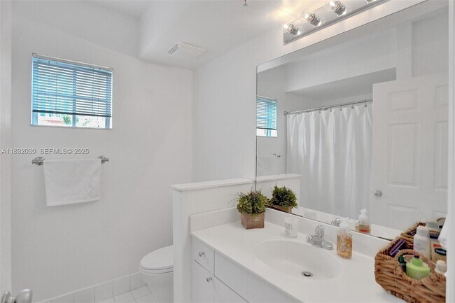 Building Photo - 17100 N Bay Rd