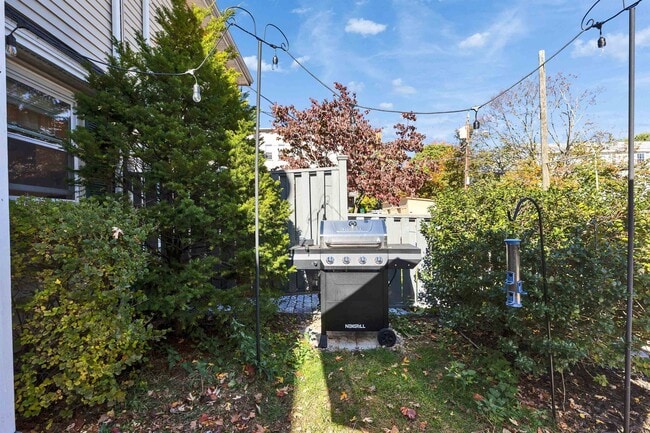 Building Photo - 147 Beech St