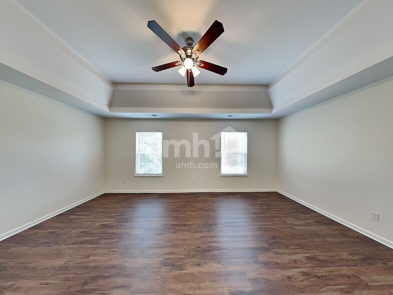 Building Photo - 1649 Woods Ln