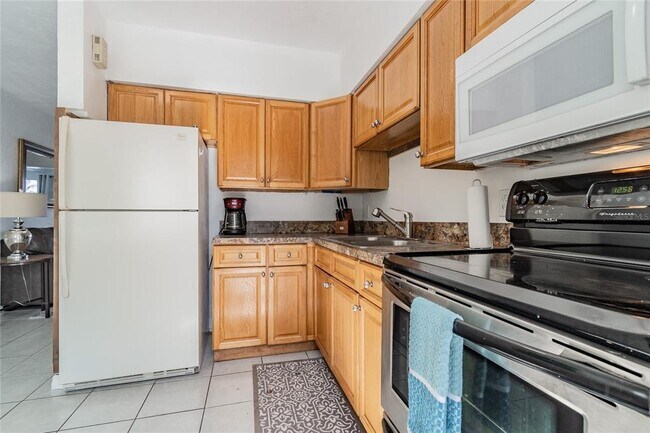 Building Photo - 607 Betmor Ln