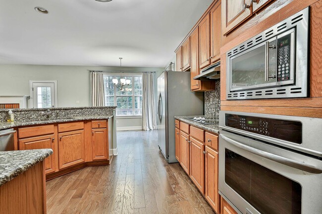 Building Photo - Luxury Millpond Manor Home in Starr’s Mill District!