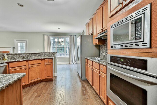 Building Photo - Luxury Millpond Manor Home in Starr’s Mill...