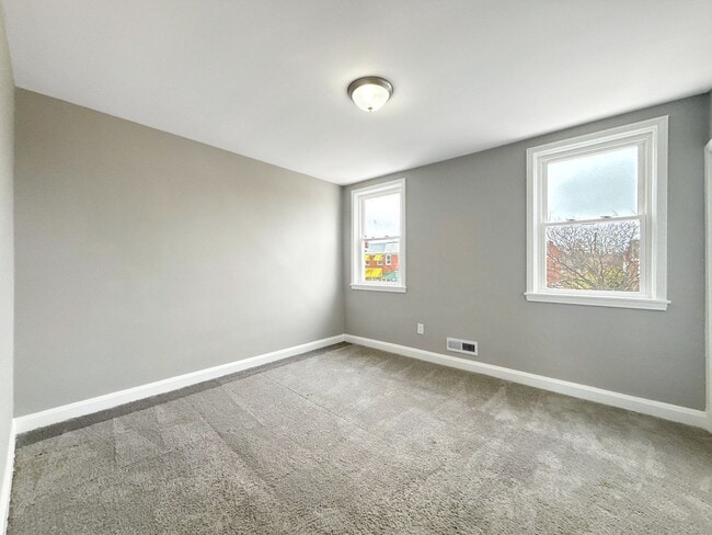 Building Photo - Updated 3BR Home with Bonus Lower-Level Space & Off-Street Parking