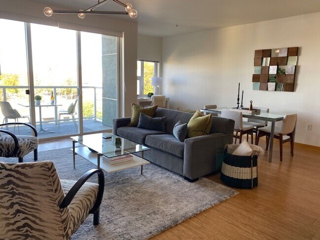 Building Photo - Luxury Fully Furnished Condo Downtown Salem Is Available