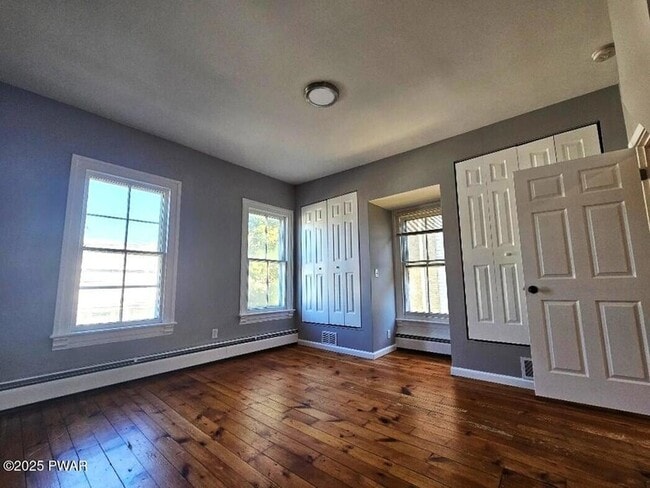 Building Photo - 314 11th St