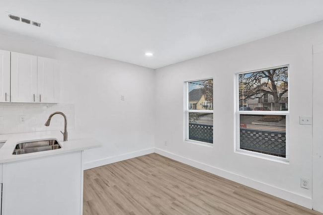 Building Photo - Darling 3/1 Duplex in Oakhurst