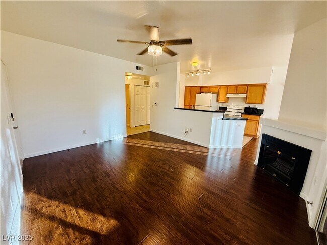 Building Photo - 1050 E Cactus Ave