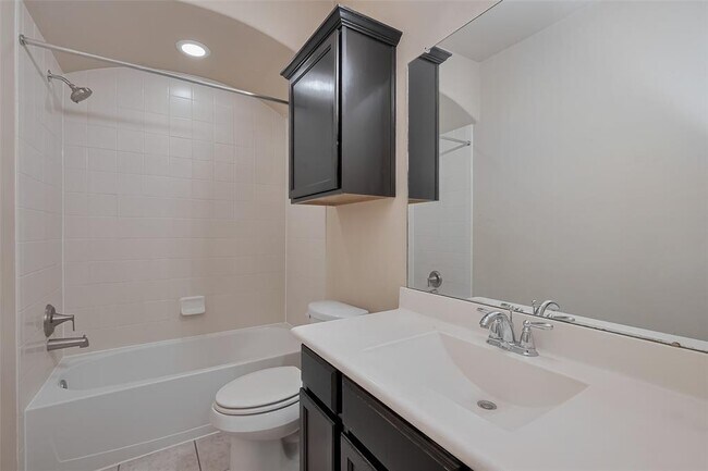 Building Photo - 4410 Fenetre Forest St