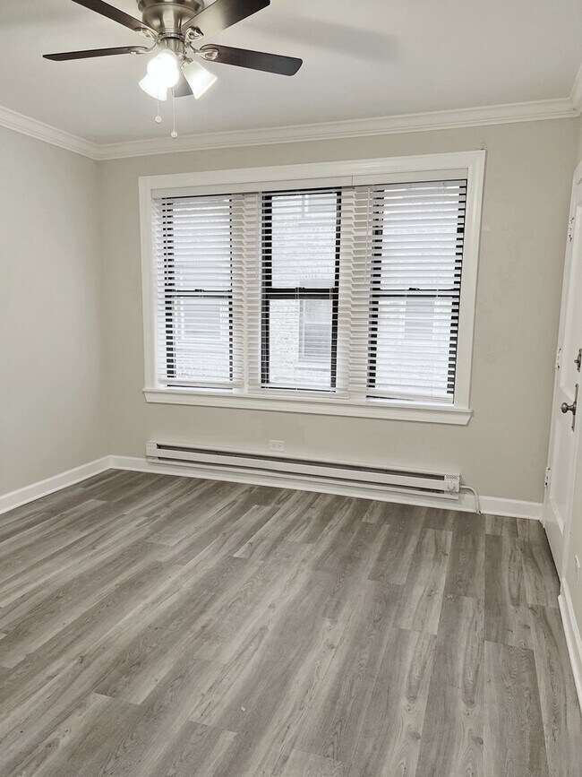Building Photo - 837 W Cornelia Ave