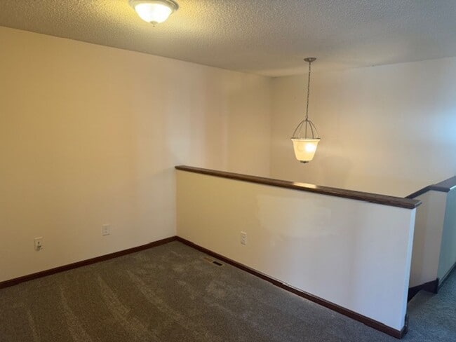 Building Photo - Spacious 3Br/2.5Ba TH w/2 CG in Maple Grove!