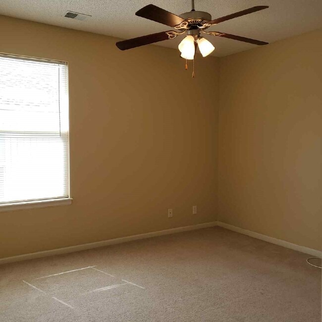 Building Photo - 425j Hawthorne Blvd