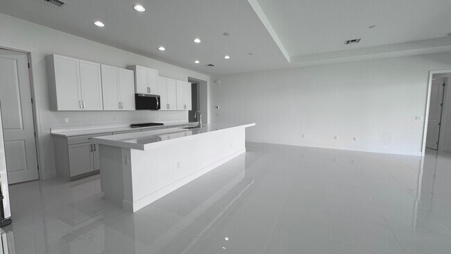 Building Photo - 5722 Aleppo Pl