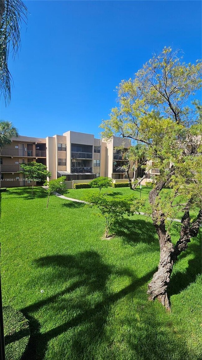 Building Photo - 10425 SW 112th Ave