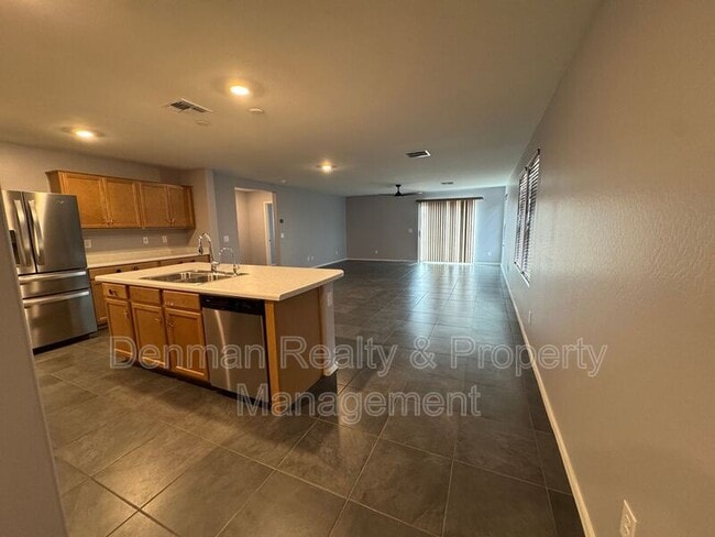 Building Photo - 1633 W Pinkley Ct