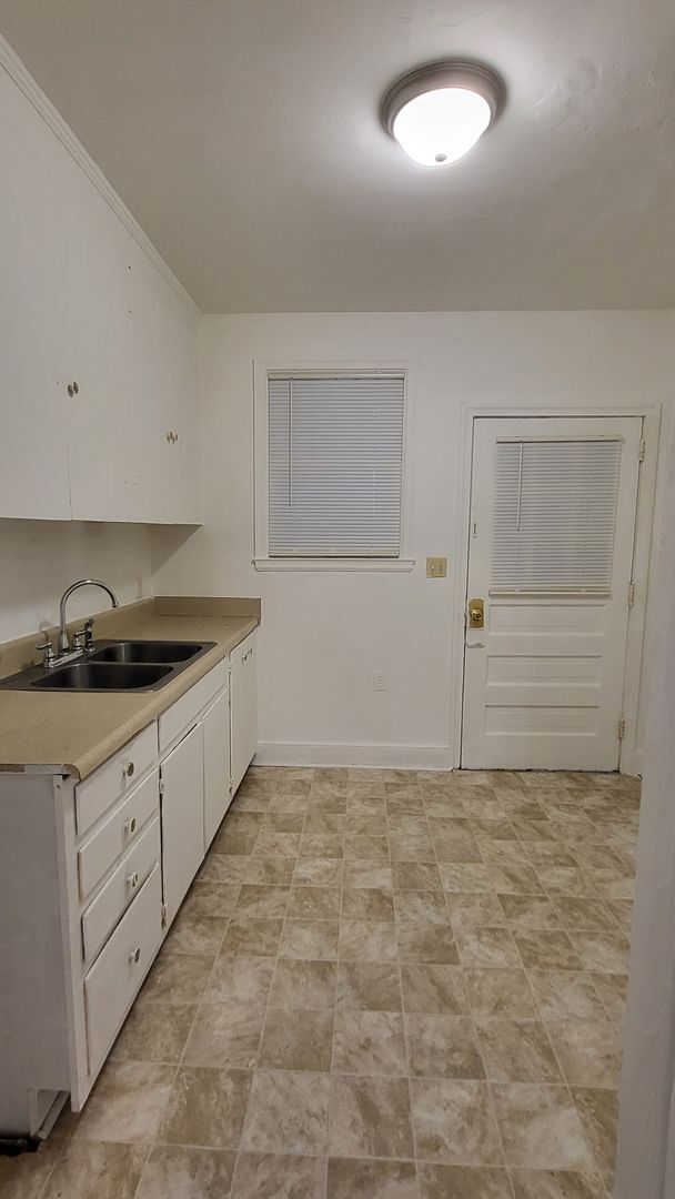 Building Photo - Two Bedroom Apt For Rent in Sumter SC with...