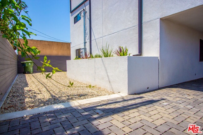 Building Photo - 2208 Hauser Blvd
