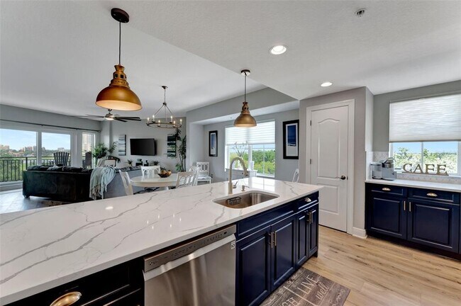Building Photo - 501 Haben Blvd