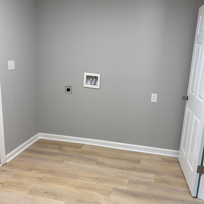 Building Photo - Completely Remodeled