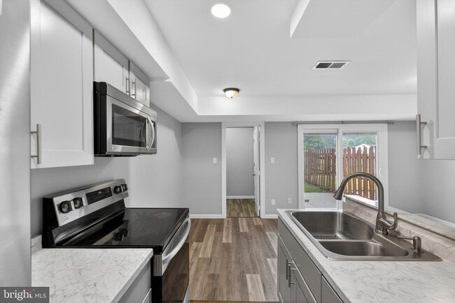 Building Photo - 46 Village Dr