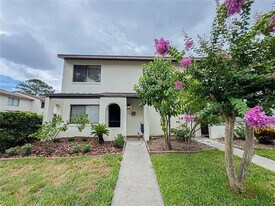 Building Photo - 2635 SW 35th Pl