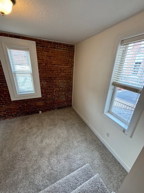 Building Photo - 135 E Prairie Ave