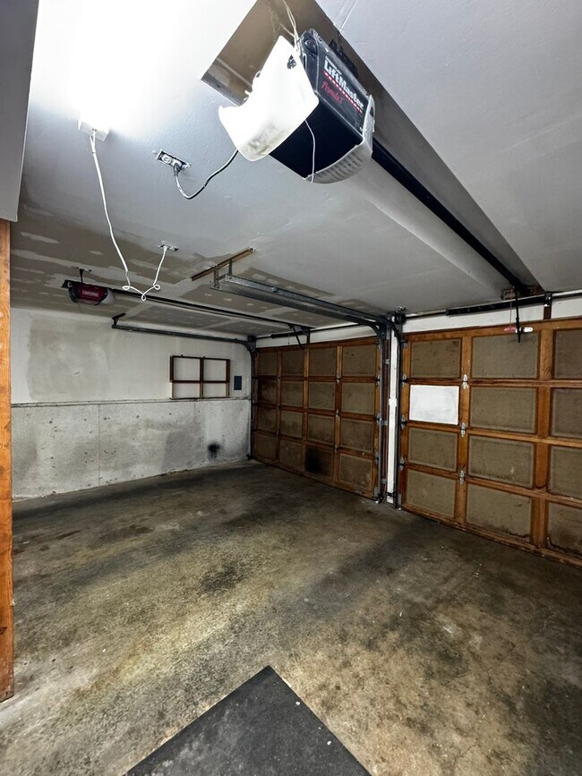 Building Photo - Spacious 3 Bedroom Home in South Eugene – Churchill Area