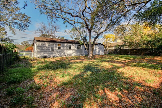 Building Photo - 1709 N Forest Ave