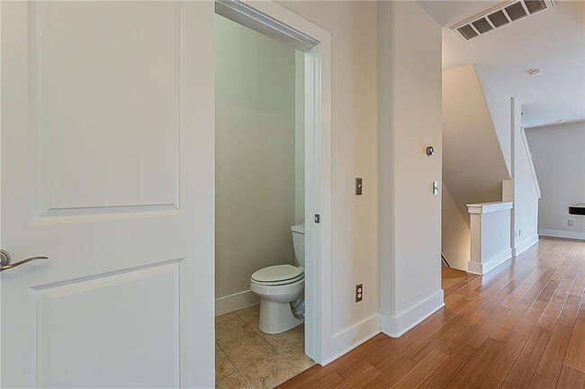 Building Photo - 13420 Lyndhurst St