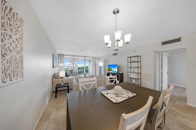 Building Photo - 575 Oaks Ln