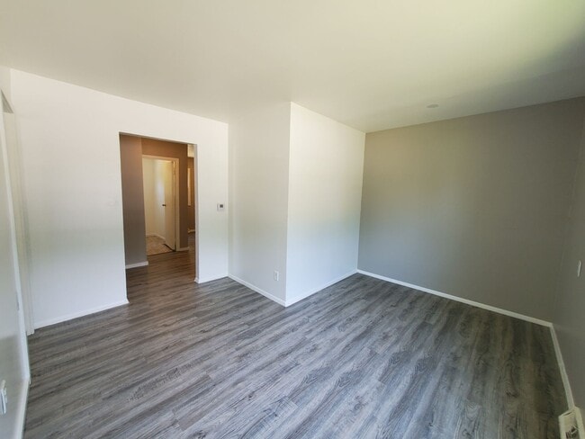 Building Photo - SL GRA1105
