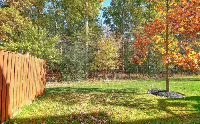 Building Photo - Beautiful End-Unit Townhome in Tanyard Spr...