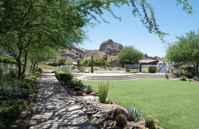 Building Photo - 5455 E Lincoln Dr