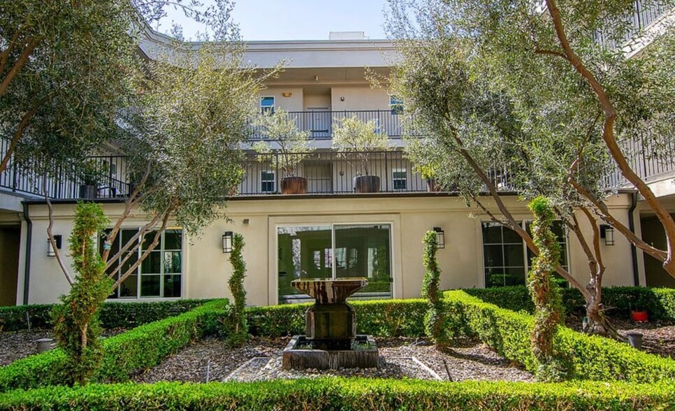 Building Photo - 1625 Granville Ave