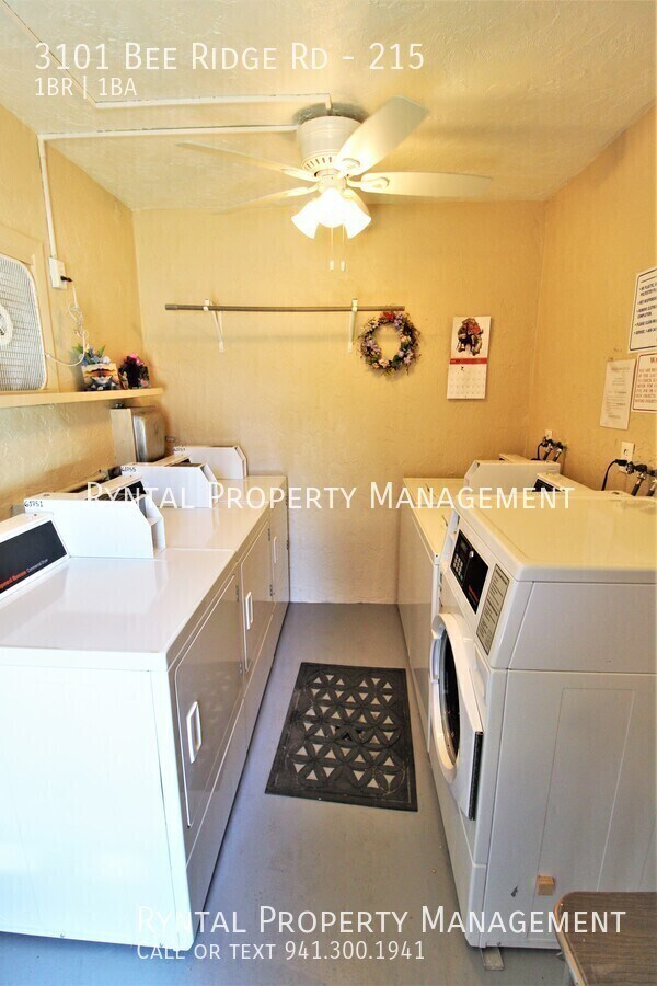 Building Photo - 3101 Bee Ridge Rd