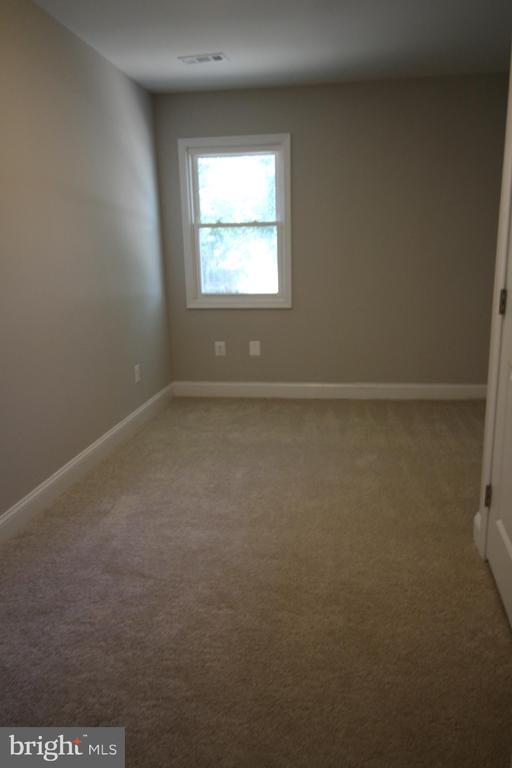 Building Photo - 3404 Elmwood Dr